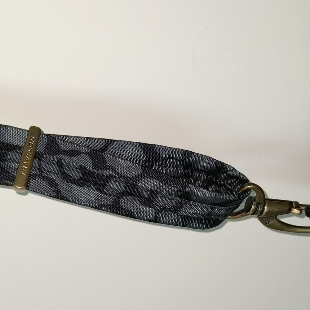 Travelon Large Multi Pocket Adjustable Strap Anim… - image 3